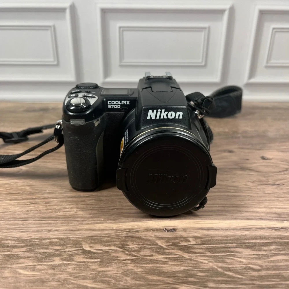 Nikon Coolpix 5700 Digital Camera Black 5.0MP 8x Zoom Bundle No Battery